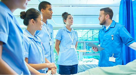 How to become a qualified nurse through nursing courses?